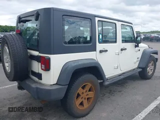 2008 Jeep Wrangler Unlimited X z VIN 1J4GA39188L584256, wystawiony jako IAAI lot #42349536 z przebiegiem 126 778 mil mil oraz . Historia ofert i sprzedaży dostępna na DreamBid. Obrazek 4.