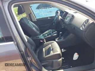 2012 Volkswagen Tiguan SE с VIN WVGAV7AX0CW002287, выставлен на аукционе IAAI как лот 42738450 с пробегом 131 121 миль миль и . История ставок и продаж доступна на DreamBid. Изображение 5.