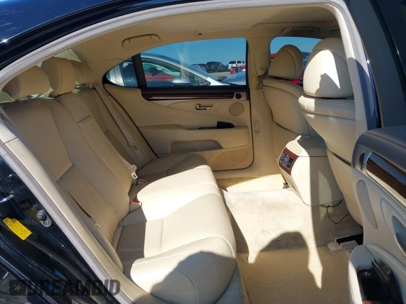 2013 Lexus LS 460 L z VIN JTHGL5EF4D5047720, wystawiony jako IAAI lot #41854275 z przebiegiem 144 564 mil mil oraz . Historia ofert i sprzedaży dostępna na DreamBid. Obrazek 8.