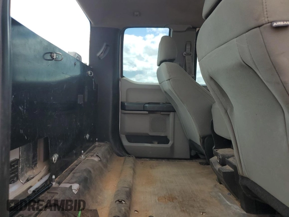 2016 Ford F-150 XL z VIN 1FTEX1C82GKF13354, wystawiony jako Copart lot #56194925 z przebiegiem 223 021 mil mil oraz Szkoda całkowita • Salvage title. Historia ofert i sprzedaży dostępna na DreamBid. Obrazek 10.