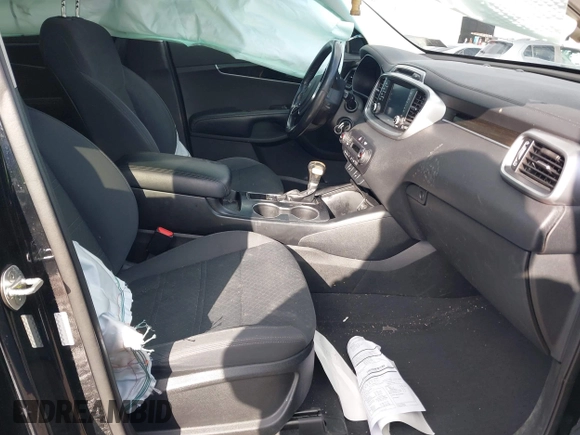 2019 Kia Sorento L with VIN 5XYPG4A3XKG592630, listed as a IAAI auction lot 41530985 with 84,991 mi miles. Bid and sale history available at carsss.com. Image 5.
