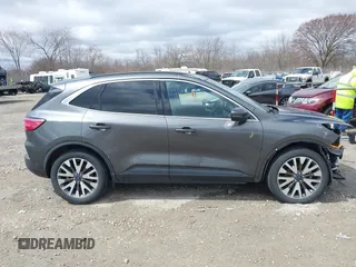 2020 Ford Escape Titanium Hybrid с VIN 1FMCU9DZ6LUA51042, выставлен на аукционе IAAI как лот 42041859 с пробегом 118 731 миль миль и . История ставок и продаж доступна на DreamBid. Изображение 13.