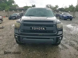 2017 Toyota Tundra SR5 z VIN 5TFRW5F13HX222876, wystawiony jako Copart lot #52101965 z przebiegiem 79 015 mil mil oraz Nie do naprawy • Non repairable. Historia ofert i sprzedaży dostępna na DreamBid. Obrazek 13.