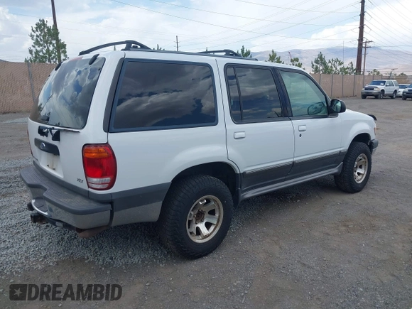 2000 Ford Explorer XLT z VIN 1FMDU73E6YZB38828, wystawiony jako IAAI lot #42458837 z przebiegiem 190 053 mil mil oraz . Historia ofert i sprzedaży dostępna na DreamBid. Obrazek 4.