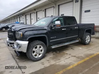 2018 GMC Sierra 2500HD SLT z VIN 1GT12TEY3JF270983, wystawiony jako Copart lot #81345534 z przebiegiem 145 451 mil mil oraz Szkoda całkowita • Salvage title. Historia ofert i sprzedaży dostępna na DreamBid. Obrazek 1.