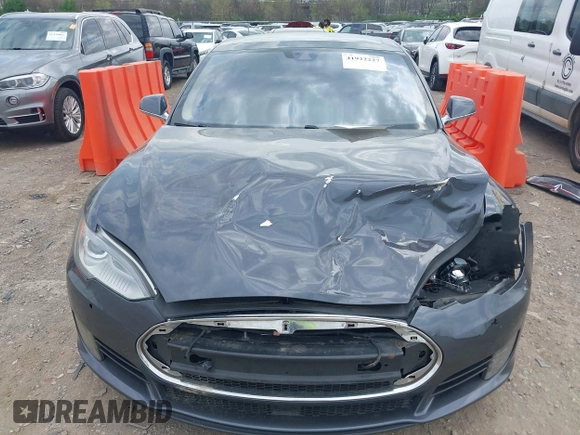 2016 Tesla Model S 90D with VIN 5YJSA1E27GF129130, listed as a IAAI auction lot 41922227 with 134,422 mi miles and . Bid and sale history available at DreamBid. Image 13.