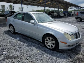 2008 Mercedes-Benz E 320 with VIN WDBUF22X58B266439, listed as a Copart auction lot 61152695 with 82,576 mi miles and Salvage title. Bid and sale history available at DreamBid. Image 4.