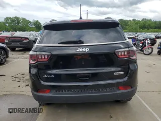 2019 Jeep Compass Latitude z VIN 3C4NJDBB9KT776299, wystawiony jako Copart lot #55174995 z przebiegiem 84 482 mil mil oraz Czysty tytuł • Clean title. Historia ofert i sprzedaży dostępna na DreamBid. Obrazek 6.
