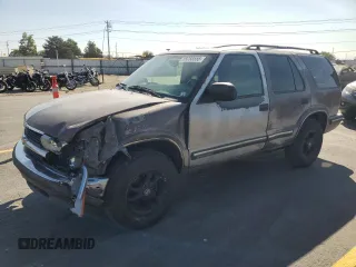 1999 Chevrolet Blazer Trailblazer z VIN 1GNDT13WXX2197828, wystawiony jako Copart lot #59288555 z przebiegiem 180 287 mil mil oraz Szkoda całkowita • Salvage title. Historia ofert i sprzedaży dostępna na DreamBid. Obrazek 1.