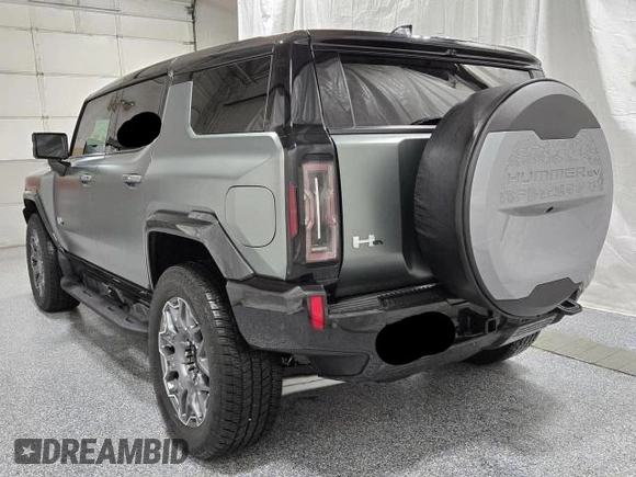 2024 GMC Hummer EV 3X z VIN 1GKB0RDC5RU100378, wystawiony jako Copart lot #88601235 z przebiegiem 7986 mil mil oraz Tytuł czysty. Historia ofert i sprzedaży dostępna na DreamBid. Obrazek 3.