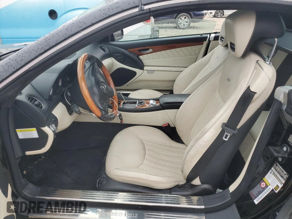 2009 Mercedes-Benz SL 550 с VIN WDBSK71F39F152619, выставлен на аукционе Copart как лот 43771145 с пробегом 106 402 миль миль и Списание • Salvage title. История ставок и продаж доступна на DreamBid. Изображение 7.