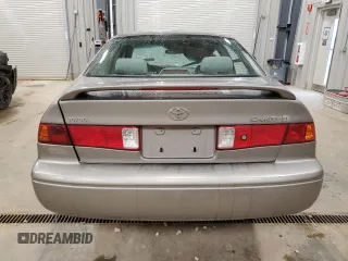2000 Toyota Camry CE z VIN JT2BG22K8Y0445766, wystawiony jako Copart lot #55927725 z przebiegiem Nie podano mil oraz Czysty tytuł • Clean title. Historia ofert i sprzedaży dostępna na DreamBid. Obrazek 6.