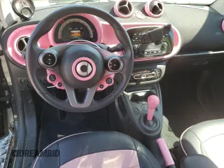 2019 Smart fortwo Pure z VIN WMEFJ9BAXKK359995, wystawiony jako Copart lot #56724955 z przebiegiem 17 755 mil mil oraz Tytuł czysty. Historia ofert i sprzedaży dostępna na DreamBid. Obrazek 8.