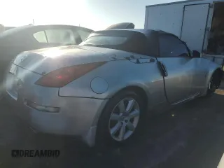 2004 Nissan 350Z Enthusiast z VIN JN1AZ36A74T015422, wystawiony jako Copart lot #77537194 z przebiegiem 147 466 mil mil oraz Nie do naprawy • Non repairable. Historia ofert i sprzedaży dostępna na DreamBid. Obrazek 3.