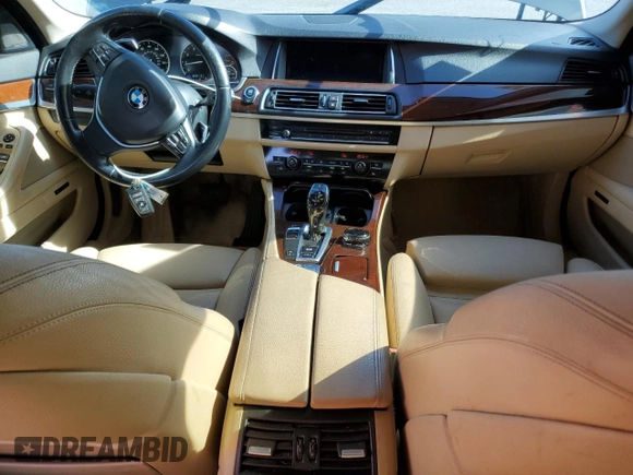 2014 BMW 5 Series 550i z VIN WBAKN9C54ED680942, wystawiony jako Copart lot #58371645 z przebiegiem 172 261 mil mil oraz Czysty tytuł • Clean title. Historia ofert i sprzedaży dostępna na DreamBid. Obrazek 8.