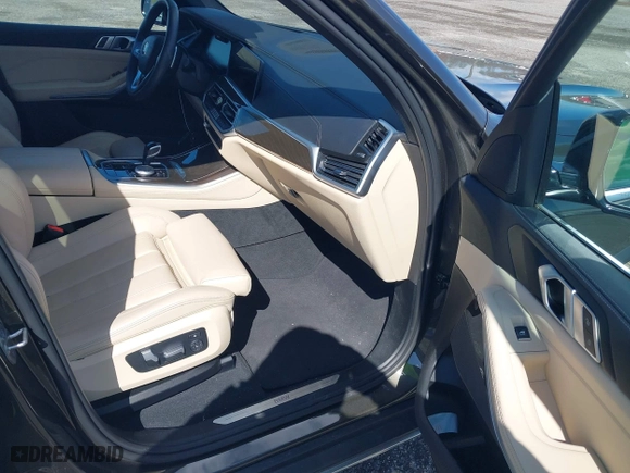 2022 BMW X5 xDrive40i with VIN 5UXCR6C06N9L83350, listed as a IAAI auction lot 41950890 with 29,701 mi miles. Bid and sale history available at carsss.com. Image 5.