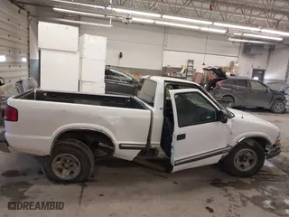 2000 Chevrolet S-10 LS with VIN 1GCCS144XYK137103, listed as a IAAI auction lot 41391321 with 128,146 mi miles. Bid and sale history available at carsss.com. Image 14.