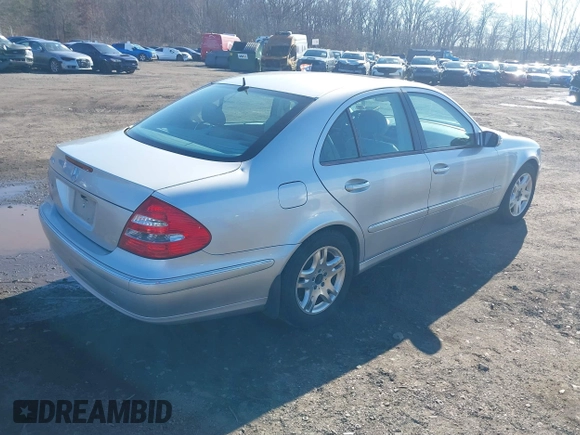 2006 Mercedes-Benz E-Class 3.5L with VIN WDBUF56J06A737827, listed as a IAAI auction lot 41748739 with 197,843 mi miles. Bid and sale history available at carsss.com. Image 4.