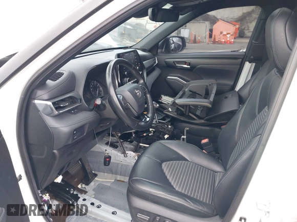 2021 Toyota Highlander XSE z VIN 5TDLZRBH8MS062159, wystawiony jako IAAI lot #42245182 z przebiegiem 63 072 mil mil oraz . Historia ofert i sprzedaży dostępna na DreamBid. Obrazek 5.