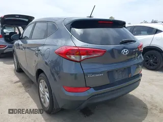 2016 Hyundai Tucson SE z VIN KM8J23A41GU239282, wystawiony jako IAAI lot #42243882 z przebiegiem 86 442 mil mil oraz . Historia ofert i sprzedaży dostępna na DreamBid. Obrazek 3.