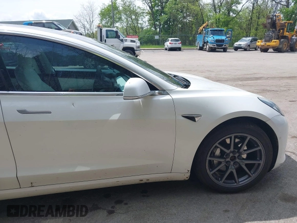 2020 Tesla Model 3 Long Range z VIN 5YJ3E1EB0LF712545, wystawiony jako IAAI lot #42198461 z przebiegiem 22 322 mil mil oraz . Historia ofert i sprzedaży dostępna na DreamBid. Obrazek 22.