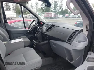 2015 Ford Transit Cargo z VIN 1FTYR2CMXFKB28360, wystawiony jako IAAI lot #42312402 z przebiegiem 126 228 mil mil oraz . Historia ofert i sprzedaży dostępna na DreamBid. Obrazek 5.