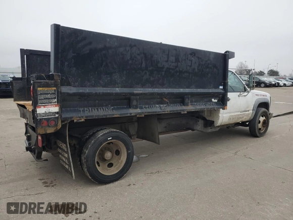 2001 GMC Sierra 1500 with VIN 3GDKC34GX1M100674, listed as a Copart auction lot 43498685 with 140,259 mi miles and Salvage Title. Bid and sale history available at DreamBid. Image 3.