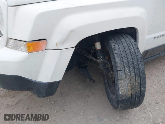 2016 Jeep Patriot Latitude with VIN 1C4NJRFBXGD627551, listed as a IAAI auction lot 41716065 with 140,000 mi miles. Bid and sale history available at carsss.com. Image 6.