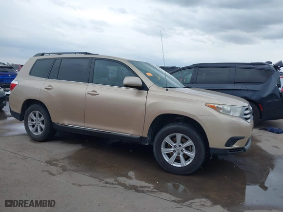 2011 Toyota Highlander with VIN 5TDZK3EH3BS038579, listed as a IAAI auction lot 37866988 with 128,956 mi miles. Bid and sale history available at carsss.com. Image 13.