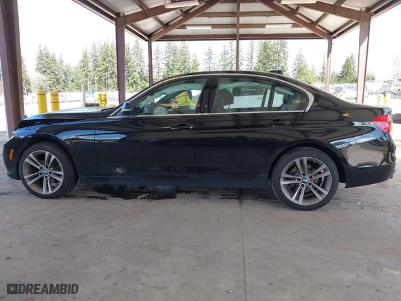 2018 BMW 3 Series 330i xDrive with VIN WBA8D9G56JNU70886, listed as a IAAI auction lot 41752477 with 35,960 mi miles. Bid and sale history available at carsss.com. Image 14.