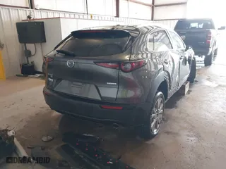 2022 Mazda CX-30 2.5 S Preferred Package with VIN 3MVDMBCL3NM422029, listed as a IAAI auction lot 41232492 with 33,648 mi miles. Bid and sale history available at carsss.com. Image 4.