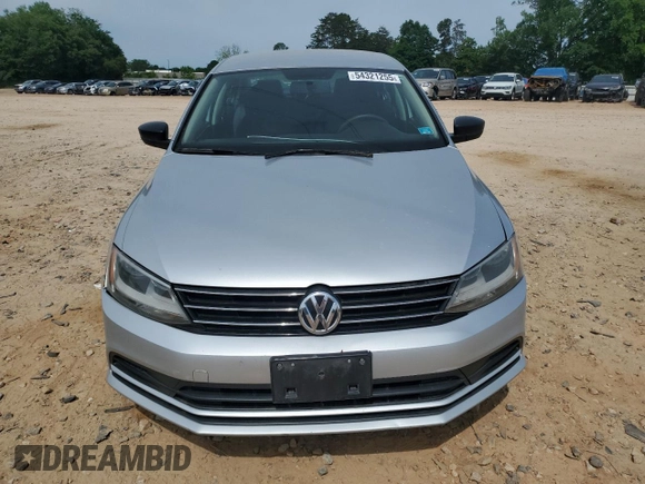 2015 Volkswagen Jetta SE z VIN 3VWD17AJ4FM221246, wystawiony jako Copart lot #54321255 z przebiegiem 172 906 mil mil oraz Szkoda całkowita • Salvage title. Historia ofert i sprzedaży dostępna na DreamBid. Obrazek 5.
