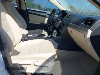 2015 Volkswagen Jetta SE z VIN 3VWD17AJXFM327152, wystawiony jako IAAI lot #42055458 z przebiegiem 69 412 mil mil oraz . Historia ofert i sprzedaży dostępna na DreamBid. Obrazek 5.