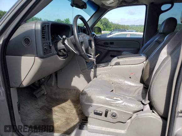 2004 Chevrolet Suburban LT z VIN 1GNEC16Z34J242670, wystawiony jako Copart lot #60987725 z przebiegiem 277 961 mil mil oraz Szkoda całkowita • Salvage title. Historia ofert i sprzedaży dostępna na DreamBid. Obrazek 7.