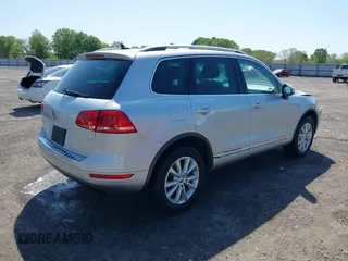 2014 Volkswagen Touareg Sport with VIN WVGEF9BP6ED007436, listed as a IAAI auction lot 41953307 with 114,925 mi miles and . Bid and sale history available at DreamBid. Image 4.