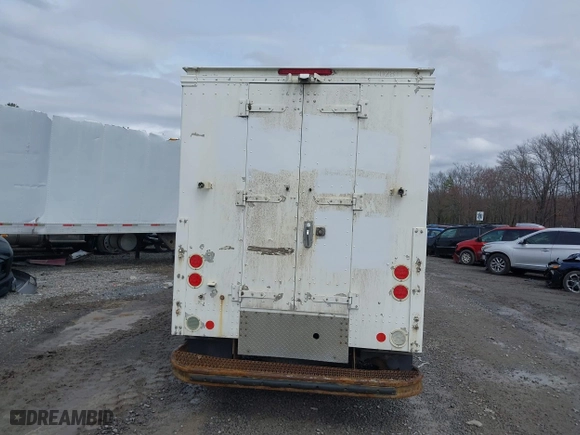 2015 Ford Super Duty F-250 SRW XL with VIN 1FDBF2B69FED21613, listed as a IAAI auction lot 41828456 with 389,777 mi miles. Bid and sale history available at carsss.com. Image 16.