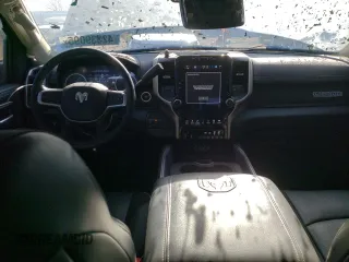 2024 Ram 2500 Laramie z VIN 3C6UR5NL9RG215545, wystawiony jako Copart lot #42339095 z przebiegiem 28 304 mil mil oraz Szkoda całkowita • Salvage title. Historia ofert i sprzedaży dostępna na DreamBid. Obrazek 8.
