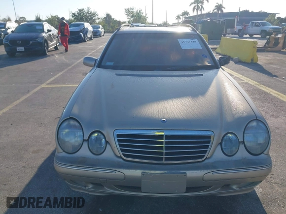 2001 Mercedes-Benz E-Class with VIN WDBJH65J41B225835, listed as a IAAI auction lot 41747129 with 193,071 mi miles. Bid and sale history available at carsss.com. Image 6.