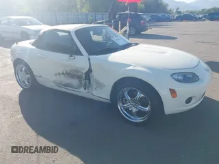 2007 Mazda MX-5 Miata Sport z VIN JM1NC25F270131026, wystawiony jako IAAI lot #42329902 z przebiegiem 35 644 mil mil oraz . Historia ofert i sprzedaży dostępna na DreamBid. Obrazek 1.