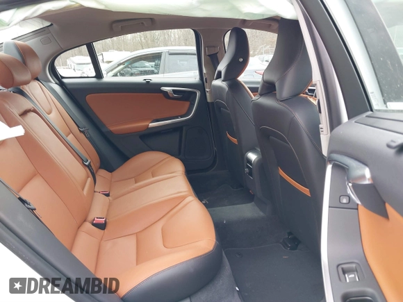 2017 Volvo S60 Inscription z VIN LYV402TK3HB196430, wystawiony jako IAAI lot #41301147 z przebiegiem 20 188 mil mil oraz . Historia ofert i sprzedaży dostępna na DreamBid. Obrazek 8.