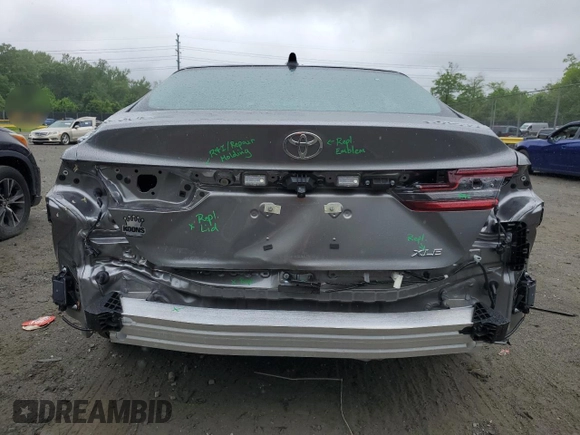 2025 Toyota Camry LE z VIN 4T1DAACKXSU554669, wystawiony jako Copart lot #55768925 z przebiegiem 1 830 mil mil oraz Szkoda całkowita • Salvage title. Historia ofert i sprzedaży dostępna na DreamBid. Obrazek 6.