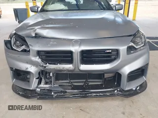 2024 BMW M2 z VIN 3MF13DM08R8E83248, wystawiony jako IAAI lot #42272913 z przebiegiem 4 647 mil mil oraz . Historia ofert i sprzedaży dostępna na DreamBid. Obrazek 6.