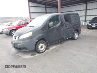 2015 Nissan NV200 S z VIN 3N6CM0KN6FK714403, wystawiony jako IAAI lot #41705950 z przebiegiem 84 384 mil mil oraz . Historia ofert i sprzedaży dostępna na DreamBid. Obrazek 17.