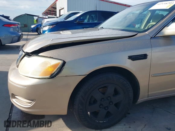 2001 Toyota Avalon XL z VIN 4T1BF28B31U185174, wystawiony jako IAAI lot #42338204 z przebiegiem 298 540 mil mil oraz . Historia ofert i sprzedaży dostępna na DreamBid. Obrazek 18.