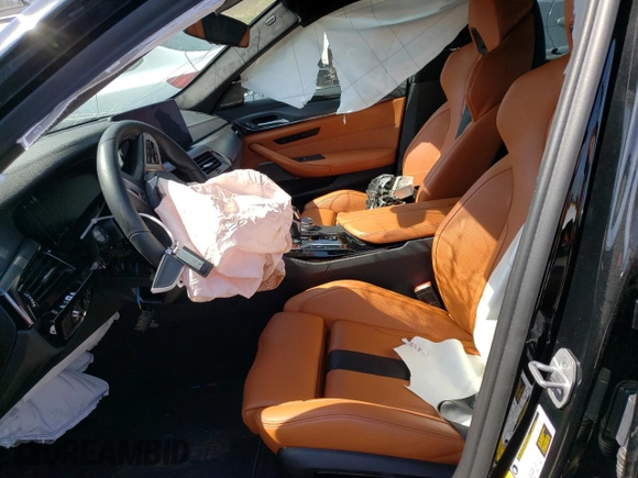 2022 BMW M5 z VIN WBS83CH01NCH75182, wystawiony jako Copart lot #46284903 z przebiegiem Nie podano mil oraz . Historia ofert i sprzedaży dostępna na DreamBid. Obrazek 7.