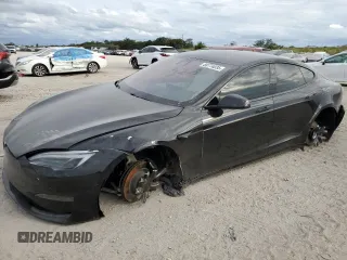 2022 Tesla Model S Plaid with VIN 5YJSA1E61NF460110, listed as a Copart auction lot 88774035 with 18,777 mi miles and Salvage Title. Bid and sale history available at carsss.com. Image 1.