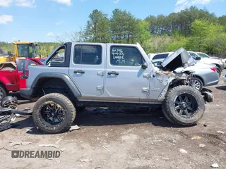 2018 Jeep Wrangler Unlimited Sport S z VIN 1C4HJXDG9JW150509, wystawiony jako IAAI lot #41989409 z przebiegiem Nie podano mil oraz . Historia ofert i sprzedaży dostępna na DreamBid. Obrazek 13.