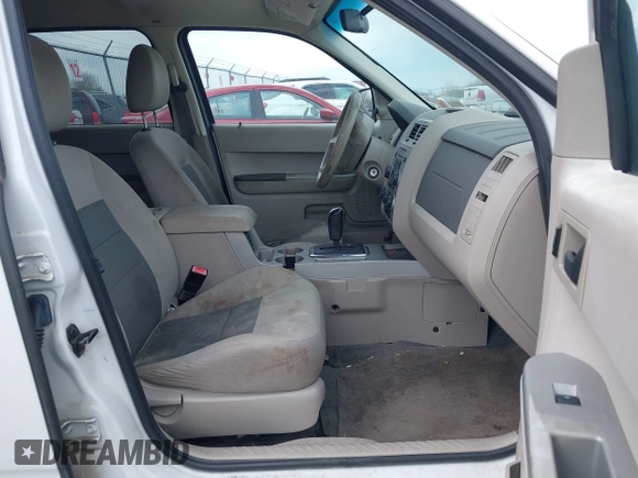 2008 Ford Escape Hybrid z VIN 1FMCU49H48KB66079, wystawiony jako IAAI lot #42113471 z przebiegiem 181 185 mil mil oraz . Historia ofert i sprzedaży dostępna na DreamBid. Obrazek 5.