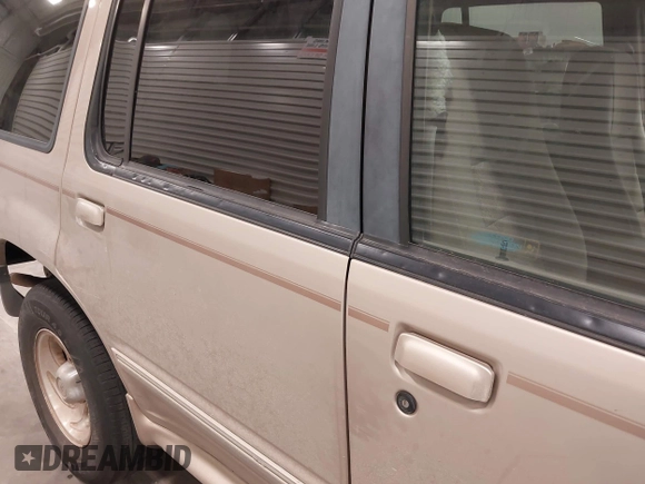 1998 Ford Explorer XLT с VIN 1FMZU32E8WUA42113, выставлен на аукционе IAAI как лот 41608275 с пробегом 149 567 миль миль и . История ставок и продаж доступна на DreamBid. Изображение 6.