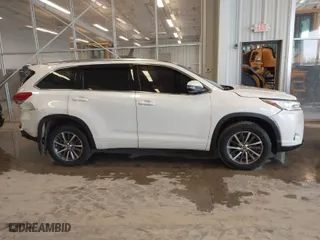 2018 Toyota Highlander SE with VIN 5TDJZRFH9JS819308, listed as a IAAI auction lot 41538455 with 122,126 mi miles. Bid and sale history available at carsss.com. Image 14.